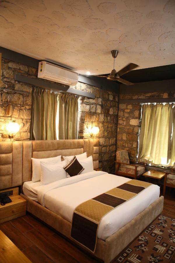 Granny'S Den Resort Rājpur エクステリア 写真